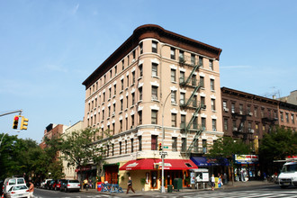 401 W 47th St in New York, NY - Building Photo - Building Photo