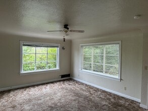 1220 Chester Ave in Bremerton, WA - Building Photo - Building Photo