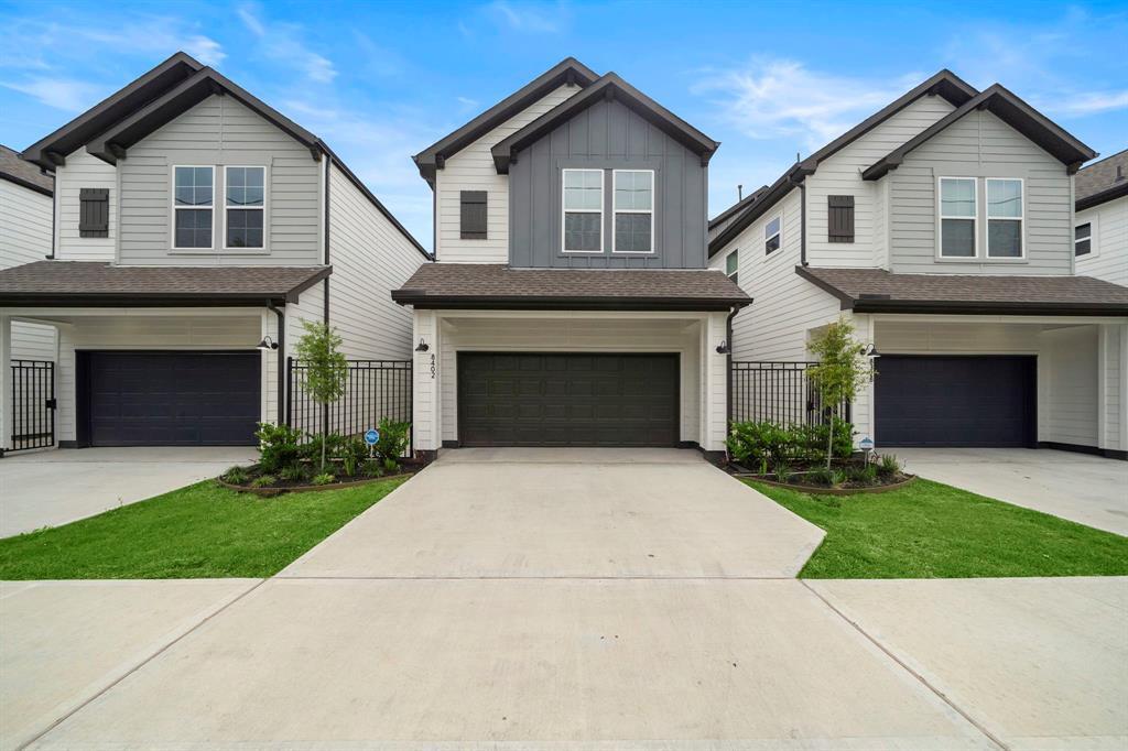 8402 Curry Rd in Houston, TX - Building Photo