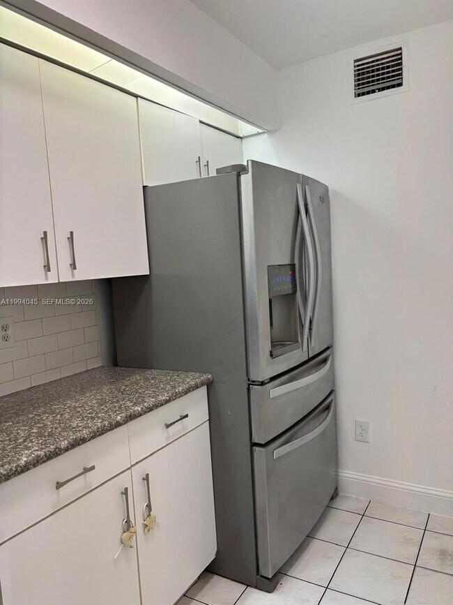 18810 NW 57th Ave in Hialeah, FL - Building Photo - Building Photo