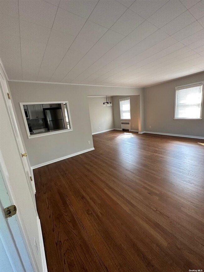 56 Carley Ave, Unit 1 in Huntington, NY - Building Photo - Building Photo