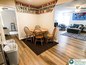 36 Main St in Delaware Water Gap, PA - Building Photo - Building Photo