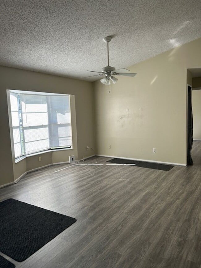 1052 Doyle Rd in Deltona, FL - Building Photo - Building Photo