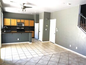 8741 Emsdale Ct in Las Vegas, NV - Building Photo - Building Photo