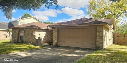 527 Oakdale Dr in Stafford, TX - Foto de edificio - Building Photo