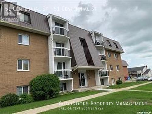 51 Centennial St in Regina, SK - Building Photo