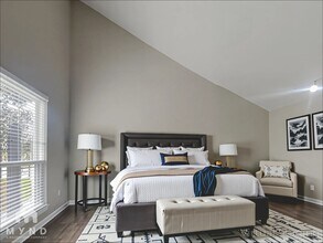 1739 S Kirkwood Rd in Houston, TX - Foto de edificio - Building Photo