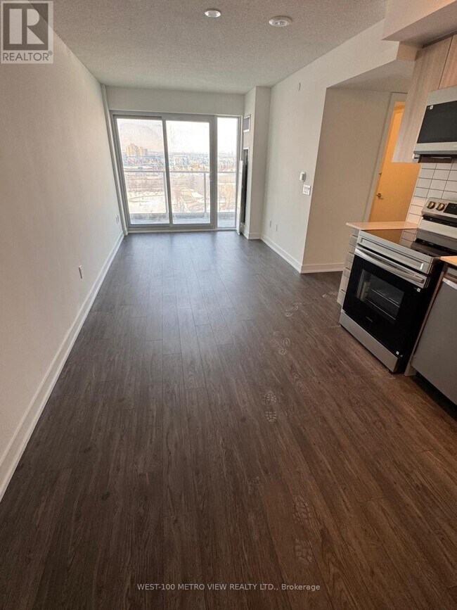 1010 Sandy Beach Rd in Pickering, ON - Building Photo - Building Photo