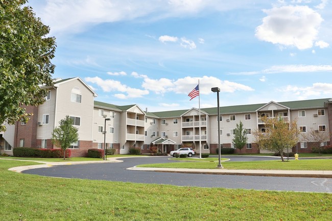 Covington Woods 55+ Living in Lansing, MI - Foto de edificio - Building Photo