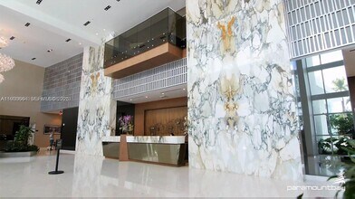 2020 N Bayshore Dr in Miami, FL - Building Photo - Building Photo