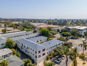 401-409 San Vicente Blvd in Santa Monica, CA - Foto de edificio - Building Photo