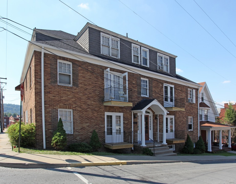 Barksdale Apartments in Clarksburg, WV - Building Photo