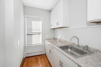 339 Lincoln St in Lowell, MA - Foto de edificio - Building Photo