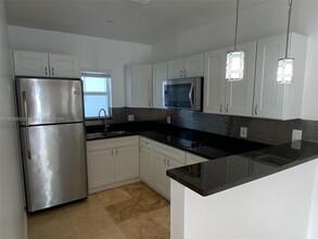 2623 NE 32nd St-Unit -B in Fort Lauderdale, FL - Building Photo - Building Photo