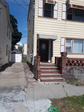 9513 84th St in Ozone Park, NY - Building Photo - Building Photo