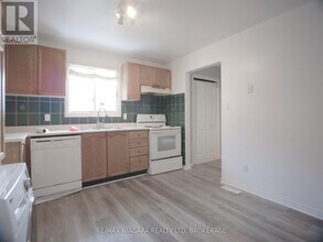 8 Briarsdale Crescent in Welland, ON - Building Photo - Building Photo