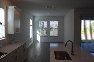 18562 Serene Lk Lp in Lutz, FL - Building Photo - Building Photo