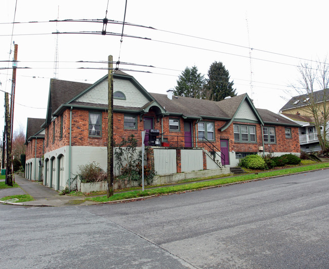 Tudor Court Apartments in Seattle, WA - Building Photo - Building Photo