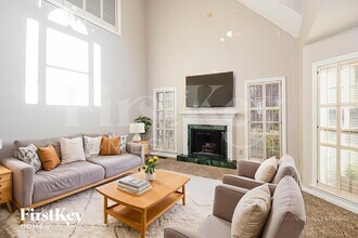 3277 Embry Downs Ct in Atlanta, GA - Building Photo - Building Photo