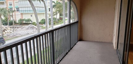 55 Riverside Dr-Unit -205 in Cocoa, FL - Building Photo - Building Photo