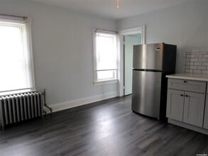 721 S Wellwood Ave in Lindenhurst, NY - Building Photo - Building Photo