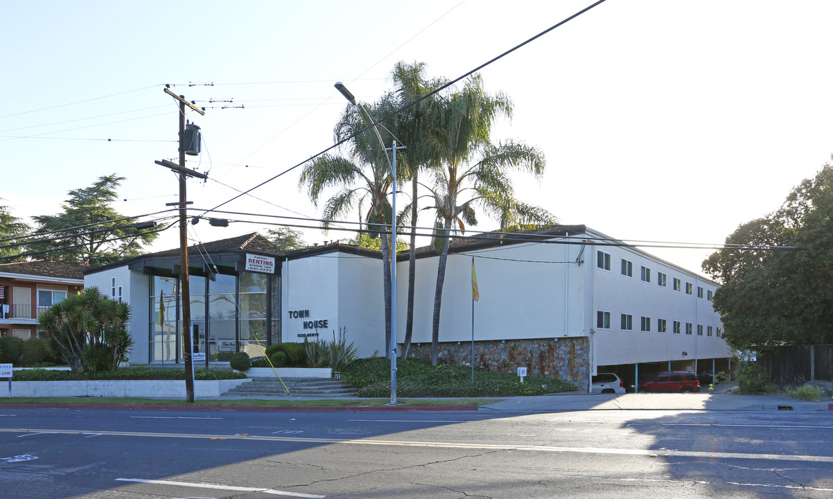 Town House in San Jose, CA - Building Photo