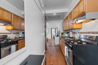 140 W 19th St in New York, NY - Building Photo - Building Photo