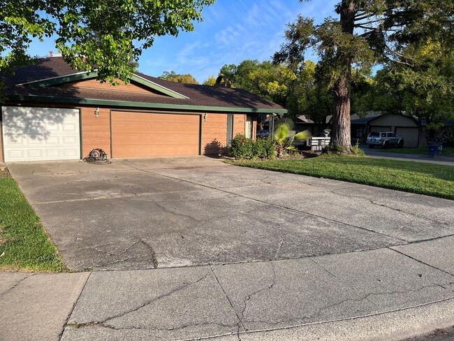 property at 5549-5551 Aspenwood Ct