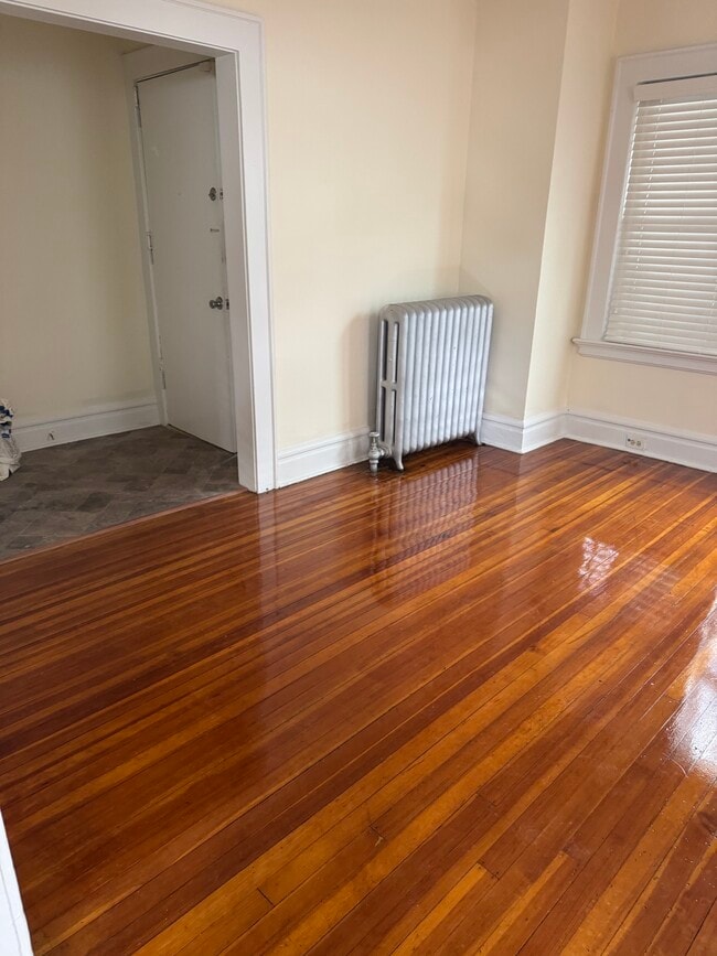 102 Riggs Pl, Unit 1stfloor in West Orange, NJ - Foto de edificio - Building Photo