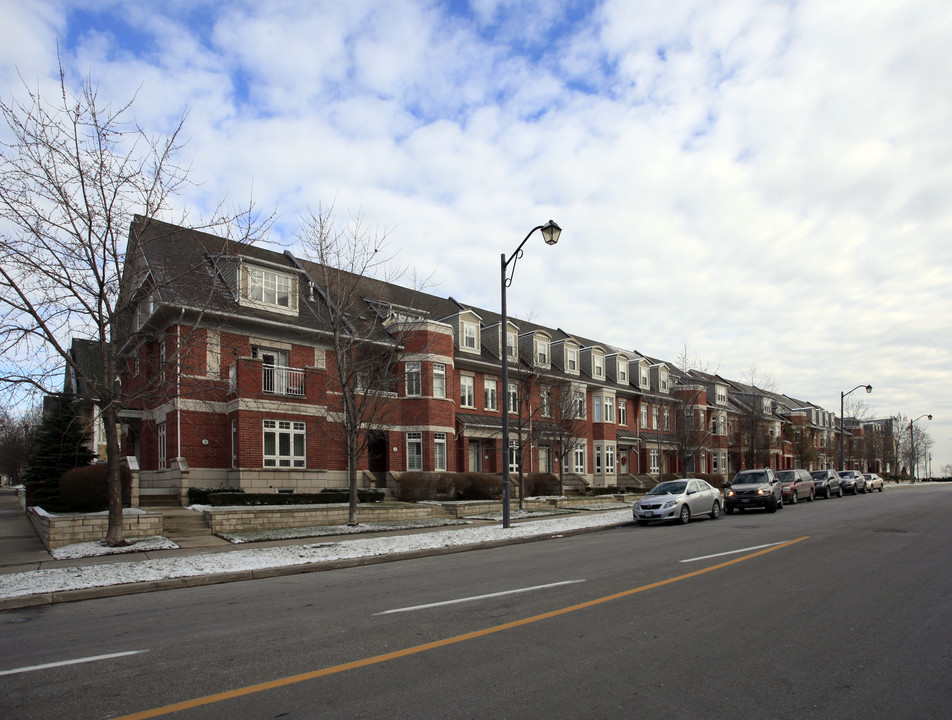 Port Credit Village in Mississauga, ON - Building Photo