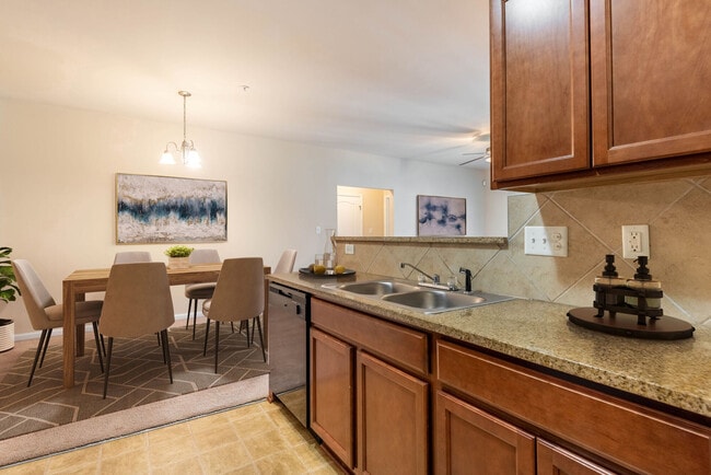 Bristol Park in Fayetteville, NC - Building Photo - Building Photo