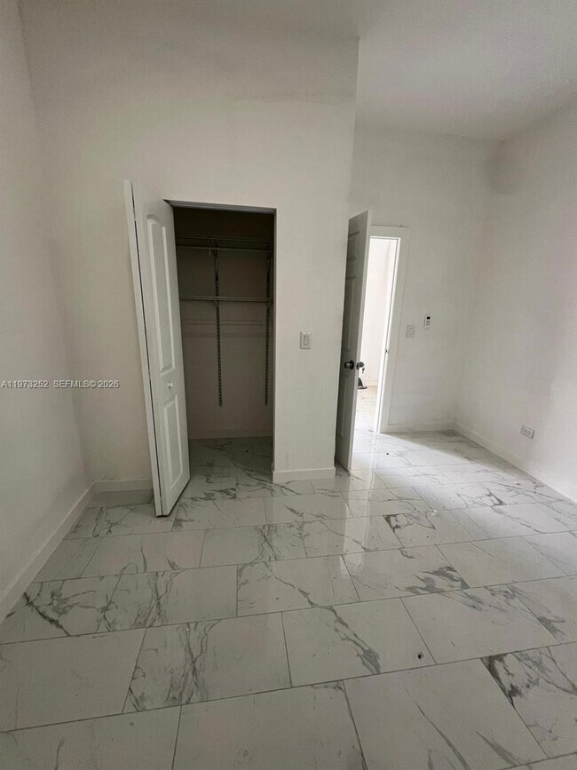 1375 NE 135th St in North Miami, FL - Building Photo - Building Photo