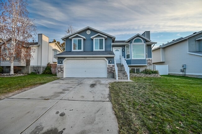 property at 172 Bridgepark Cir