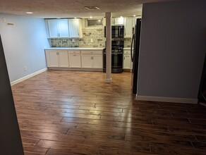 1308 Wright St, Unit Main in Bloomington, IL - Building Photo - Building Photo