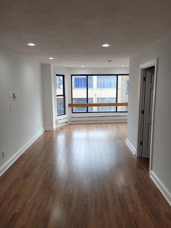 214 Hanover St, Unit 2 in Boston, MA - Building Photo - Building Photo