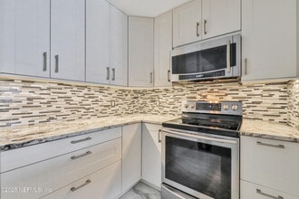 8550 Touchton Rd in Jacksonville, FL - Building Photo - Building Photo