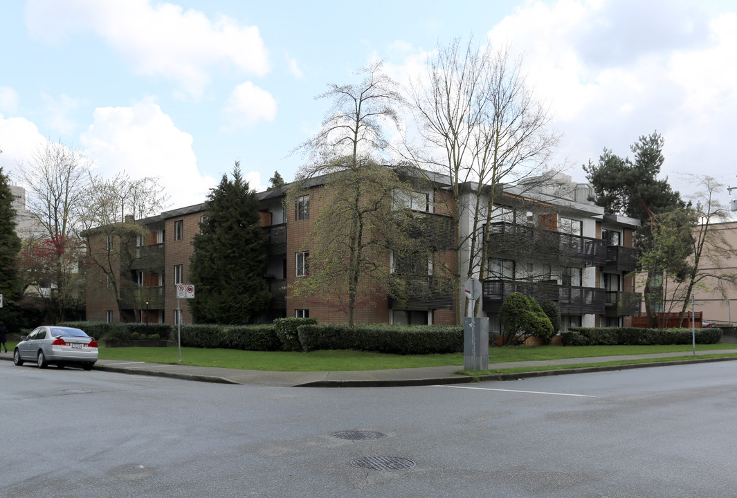 Beverly Manor in Vancouver, BC - Building Photo