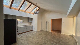 562 Van Buren St in Monterey, CA - Building Photo