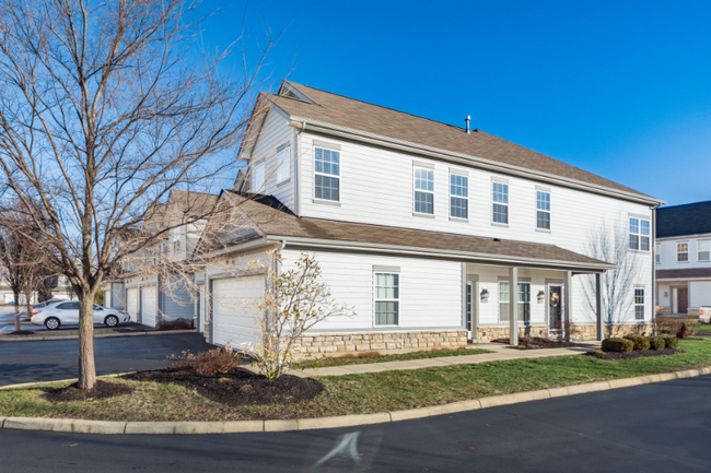 5927 Bluestone Wy in Lewis Center, OH - Building Photo - Building Photo