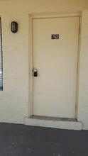 1065 S Flagler Ave, Unit 702 in Pompano Beach, FL - Foto de edificio - Building Photo