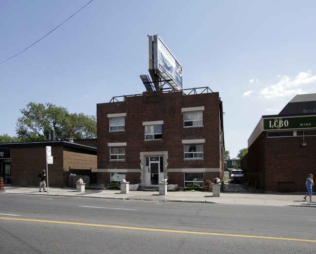 1169 Danforth Ave in Toronto, ON - Building Photo - Building Photo