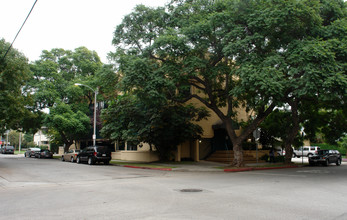 1600 Bentley Ave in Los Angeles, CA - Building Photo - Building Photo