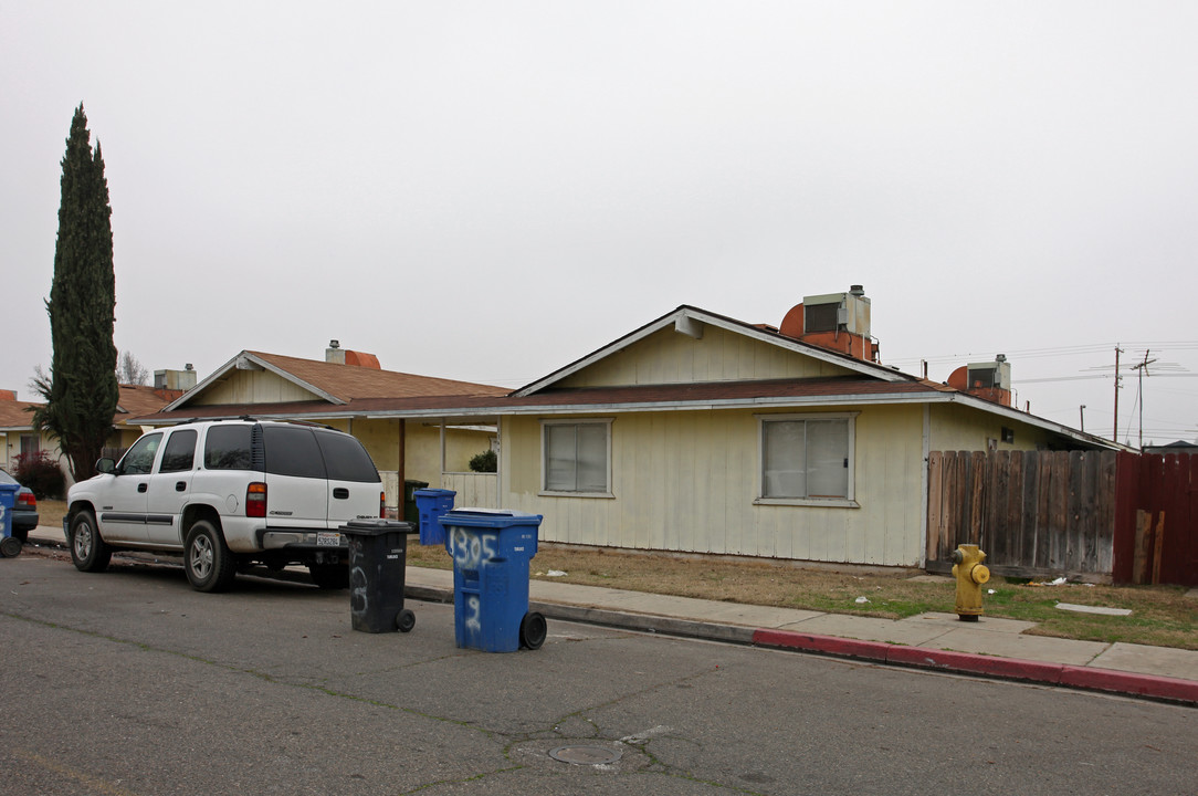 1345 Lambert Way in Turlock, CA - Building Photo