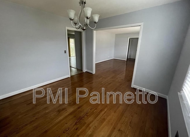 916 Riverview Dr in West Columbia, SC - Foto de edificio - Building Photo
