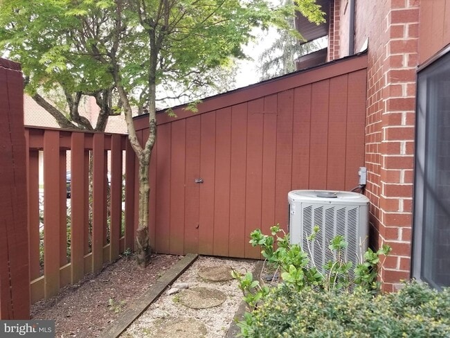 1004 Worthington Dr in Exton, PA - Building Photo - Building Photo