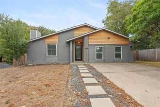 6809 Lunar Dr in Austin, TX - Building Photo - Building Photo