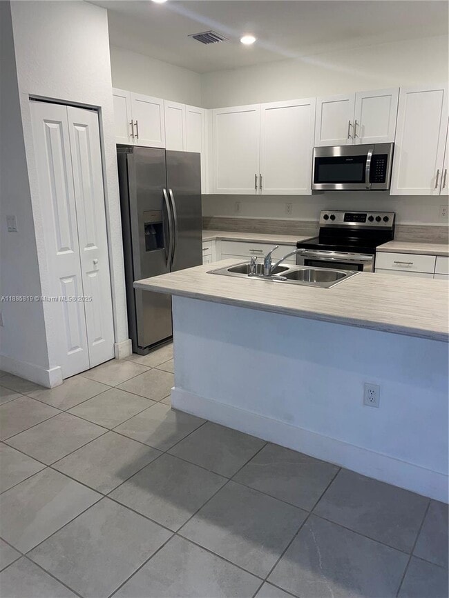 18320 SW 148th Rd in Quail Heights, FL - Building Photo - Building Photo