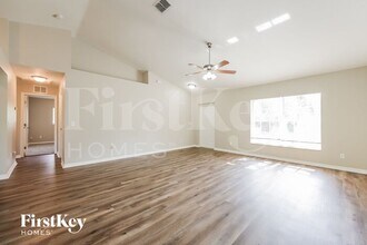 315 Dill Ave in Lehigh Acres, FL - Foto de edificio - Building Photo