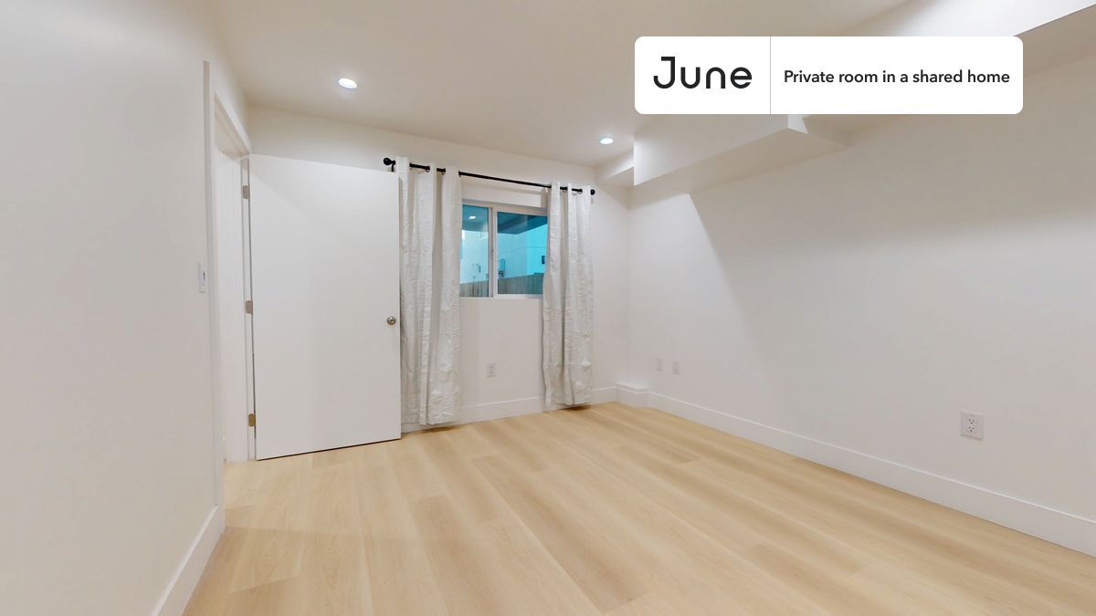 Private bedroom in 5 bed/4 bath Home in Los Angeles, CA - Building Photo