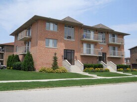 10459 Mayfield Ave, Unit 2B in Oak Lawn, IL - Building Photo